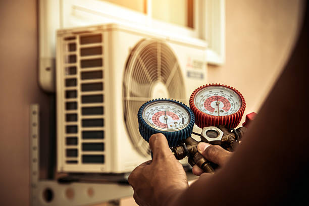 Professional Ductwork Repair technician working in Cloverdale, CA